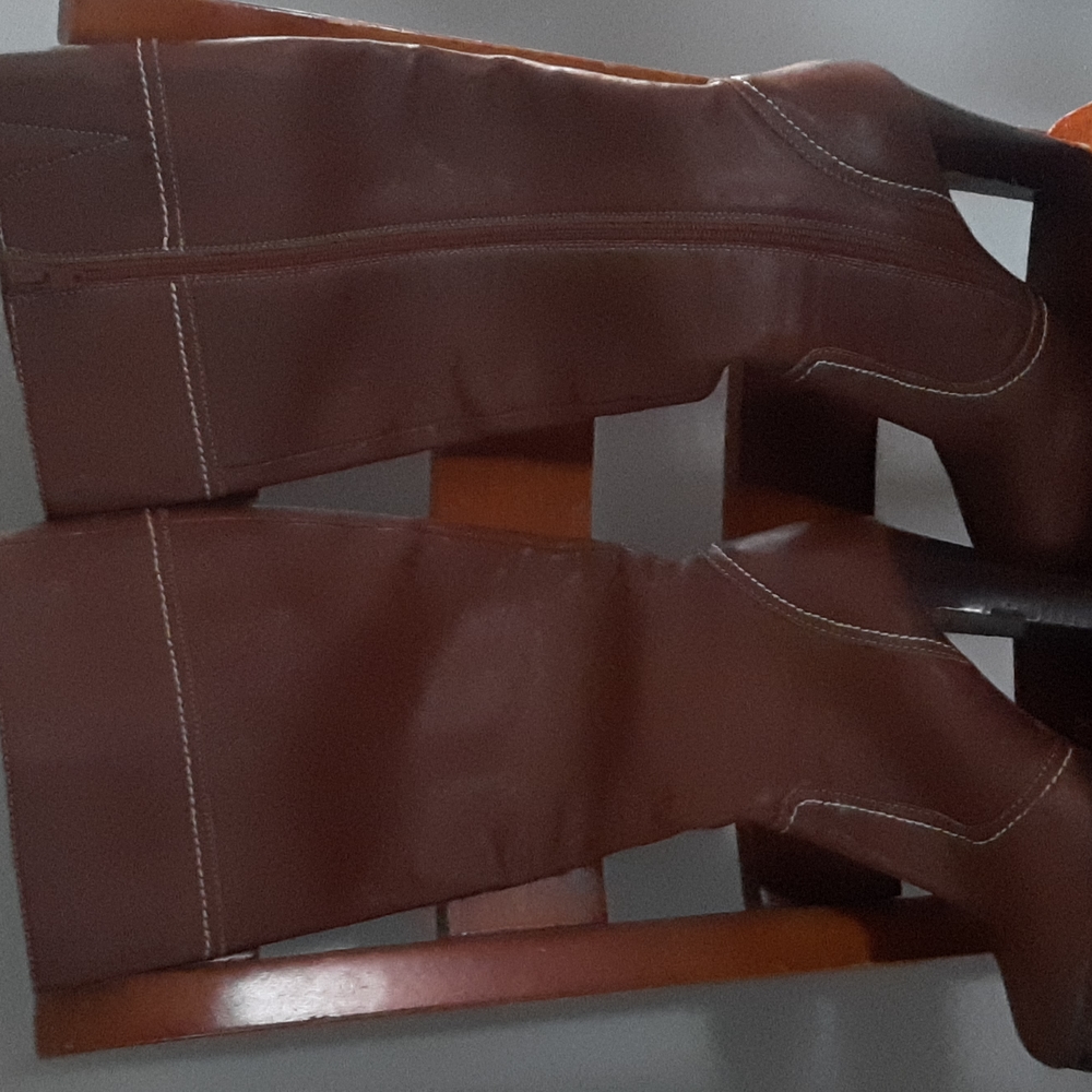 Heeled boots